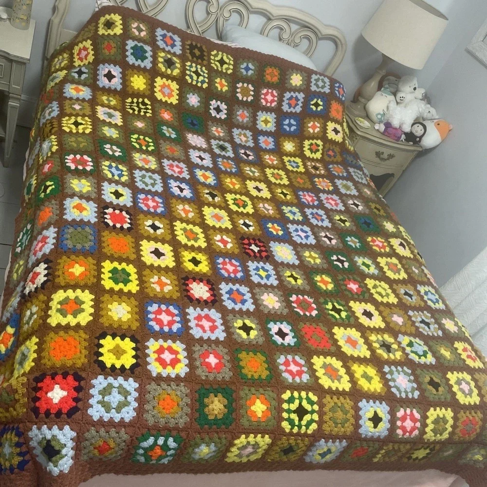 Vintage Handmade CROCHETED BLANKET AFGHAN LARGE BOHO GRANNY Squares 81